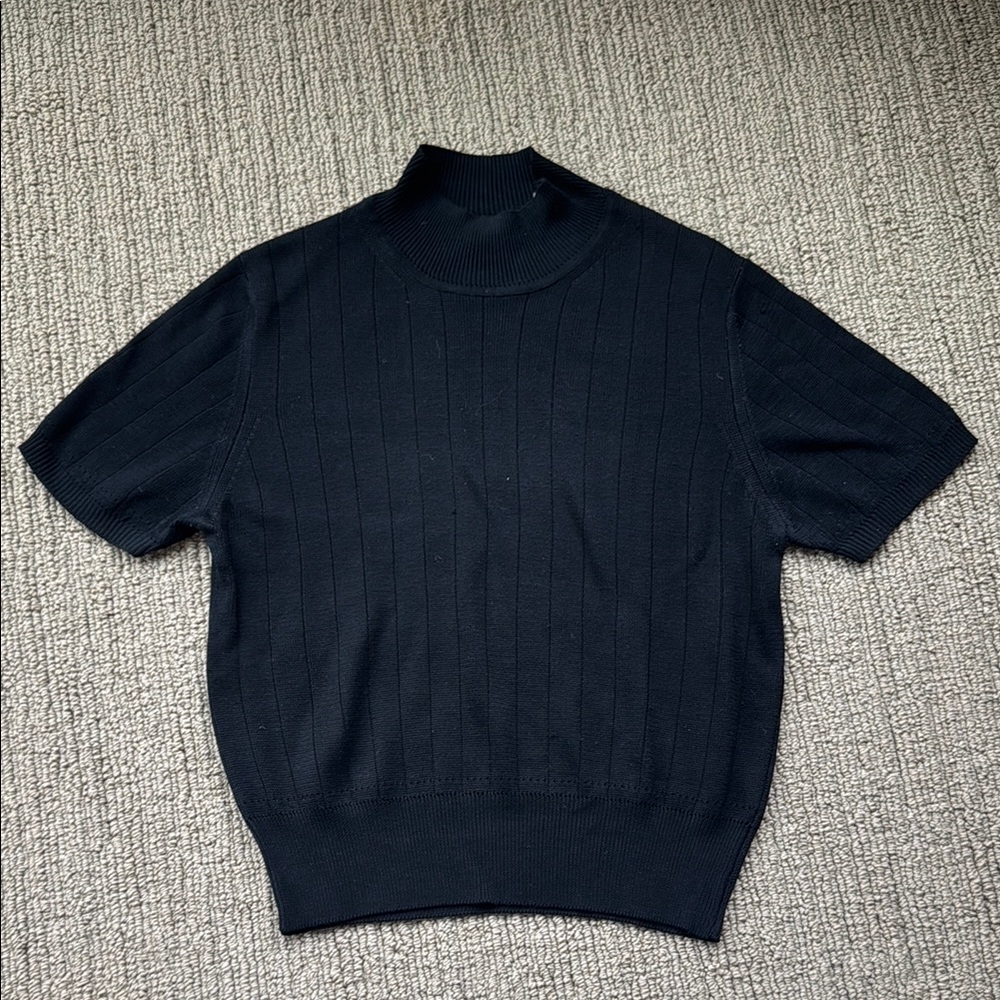 100% Silk Women’s Black Short Sleeve Mock-neck Sweater